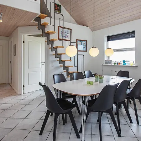 8 Person In Vestervig-by Traum