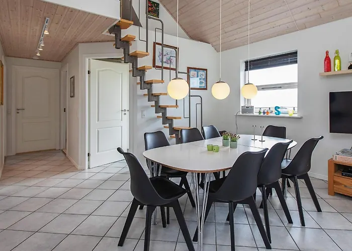 8 Person In Vestervig-by Traum